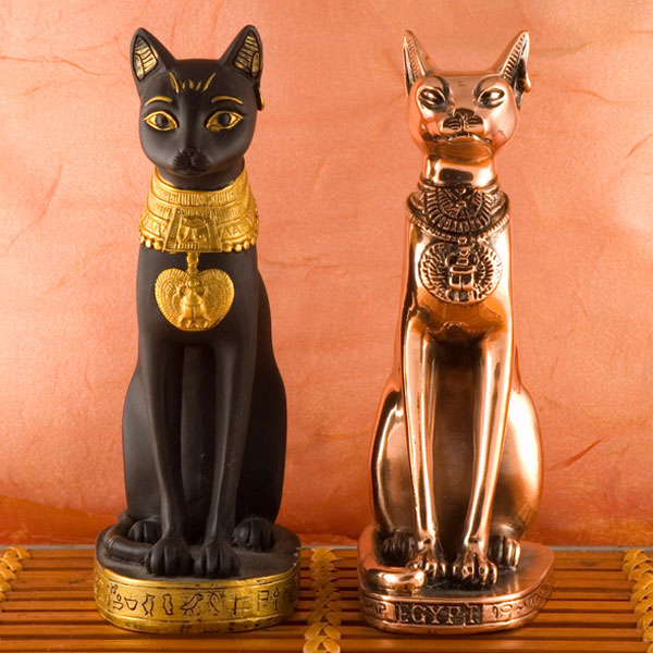 golden cat statue